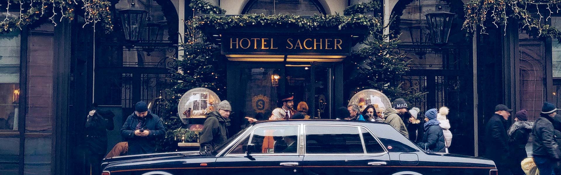 Buchen Sie Ihren Flughafentransfer in Wien mit Bookmydrive für zuverlässigen, komfortablen und pünktlichen Service, der stressfreies Reisen garantiert.